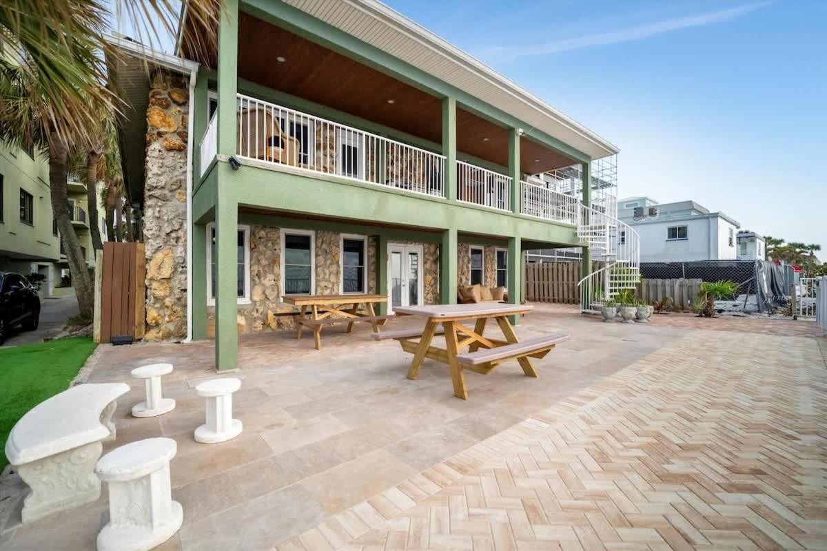 Stones Throw Beachside Bungalow #1 On The Beach Клиъруотър Бийч Екстериор снимка