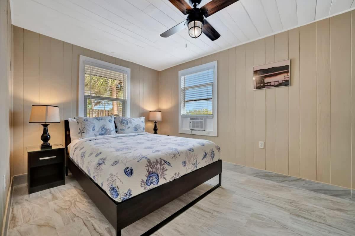 Stones Throw Beachside Bungalow #1 On The Beach Клиъруотър Бийч Екстериор снимка
