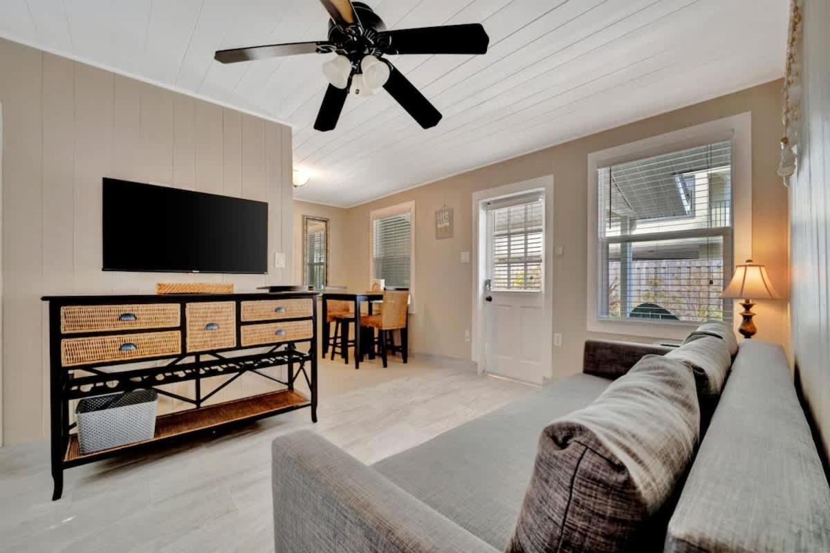 Stones Throw Beachside Bungalow #1 On The Beach Клиъруотър Бийч Екстериор снимка