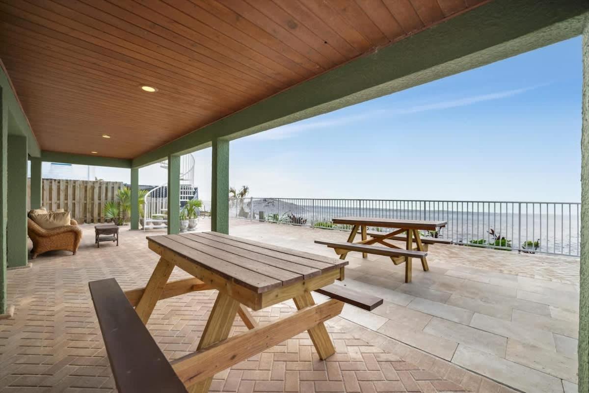 Stones Throw Beachside Bungalow #1 On The Beach Клиъруотър Бийч Екстериор снимка