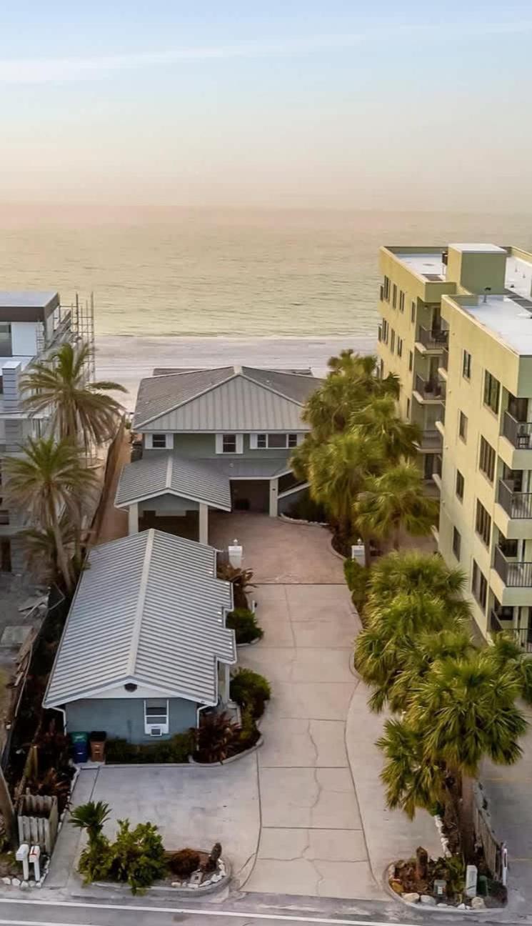 Stones Throw Beachside Bungalow #1 On The Beach Клиъруотър Бийч Екстериор снимка